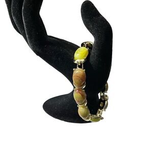 Vintage Signed Coro Green Marbled Lucite Cabochon Gold Tone Linked Bracelet 7.5”